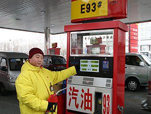 国际油价旺季不旺 八月料易跌难涨
